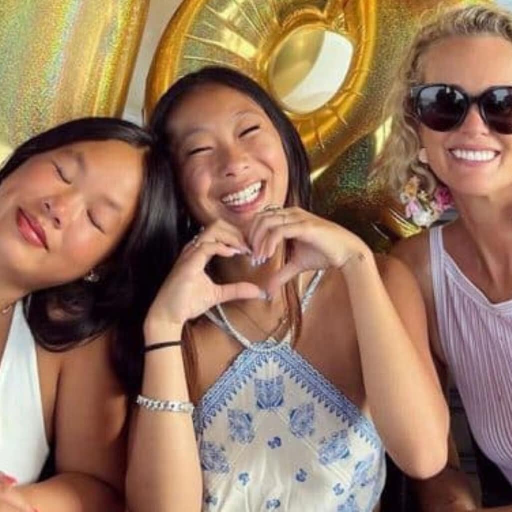 "Ce sont des actrices de films pour adultes ?" : Jade et Joy Hallyday très critiquées à la plage