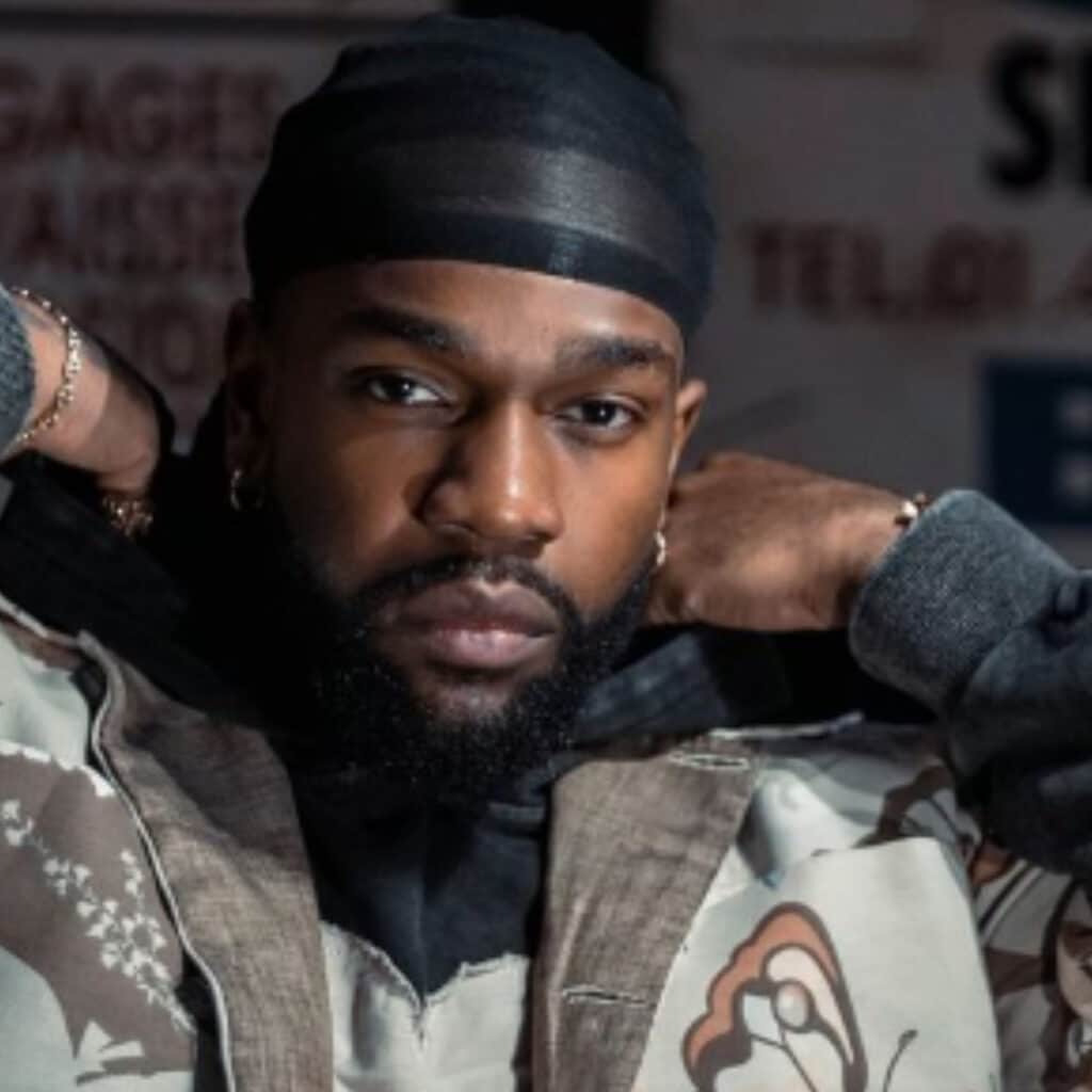 Tayc : en deuil, le chanteur annonce le décès d’un de ses proches