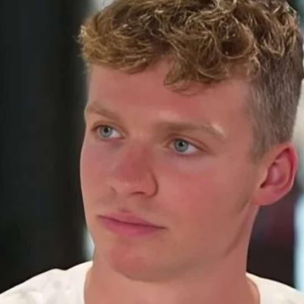 Léon Marchand : il se livre sur sa nouvelle vie compliquée et les obstacles qu’il a dû contourner