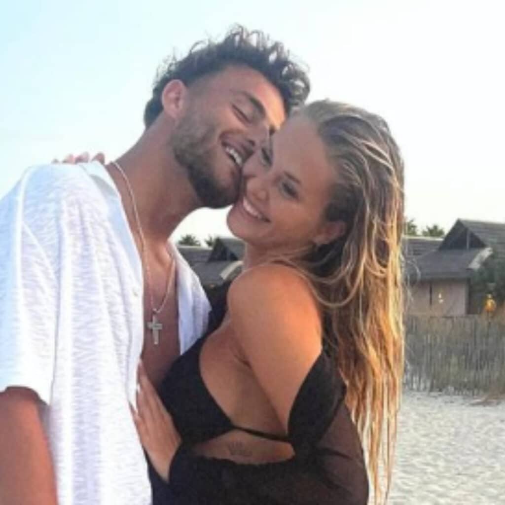 Simon Castaldi : séparé de Cassandra ? Ils se sont unfollow des réseaux sociaux