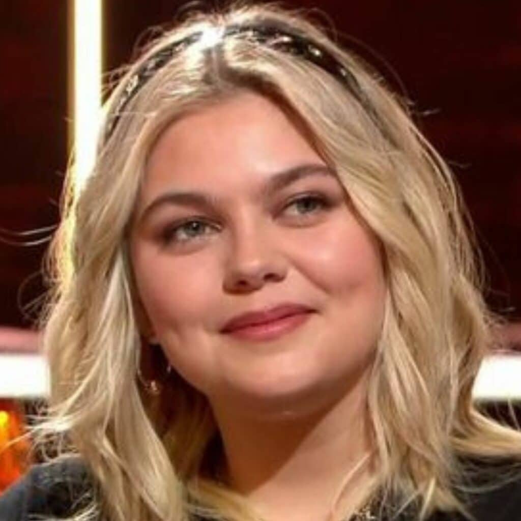 Louane : la chanteuse tente une folie capillaire mais échoue malencontreusement