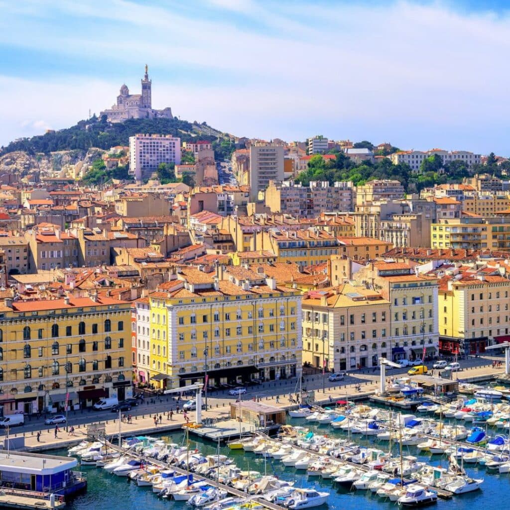 Marseille : un homme se fait voler sa montre, il se venge en écrasant les voleurs