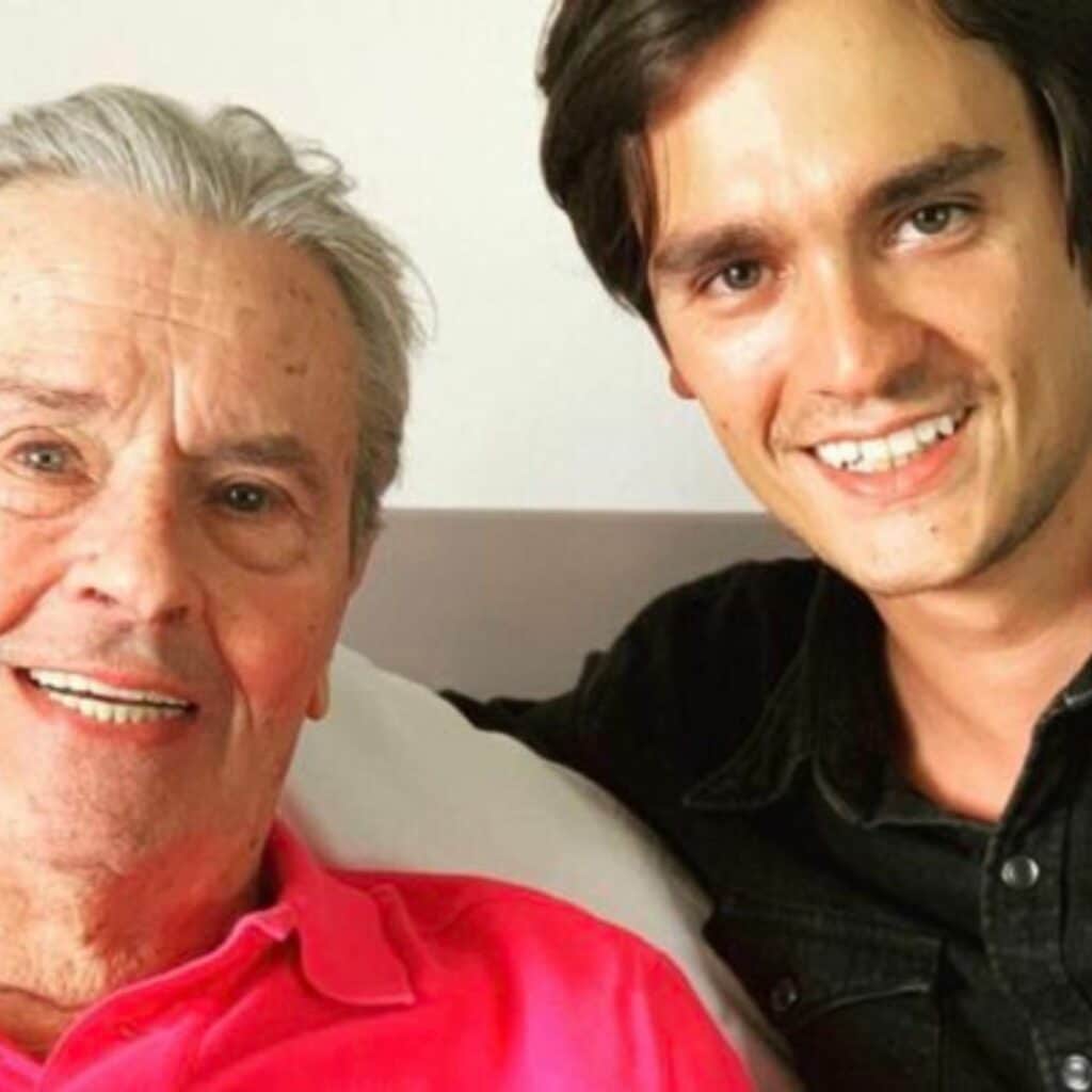 Décès d’Alain Delon : son fils Alain-Fabien montre des clichés un mois après, les internautes perplexes