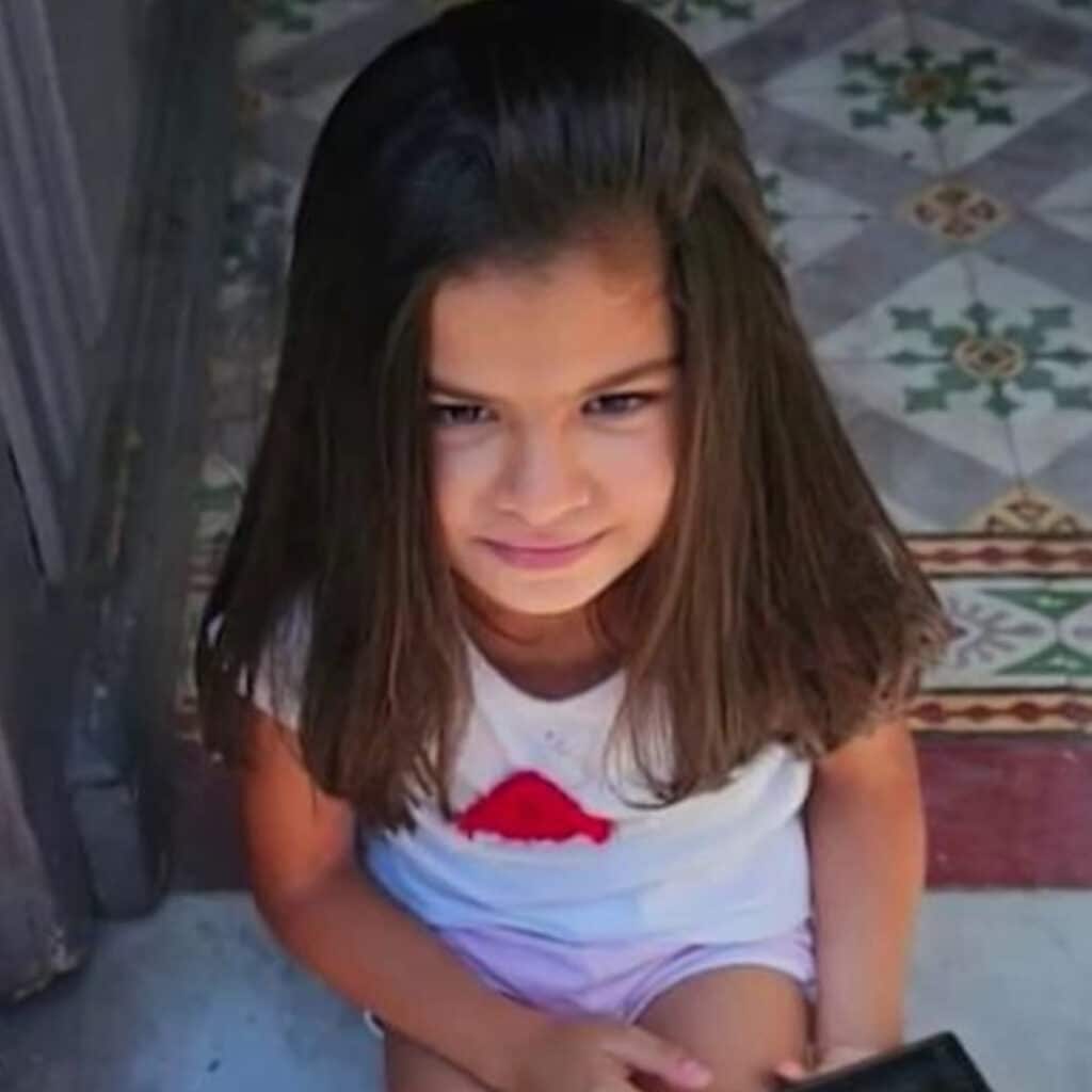 Kamilya 7 ans : fauchée par un motard à Vallauris, ses parents annoncent son décès