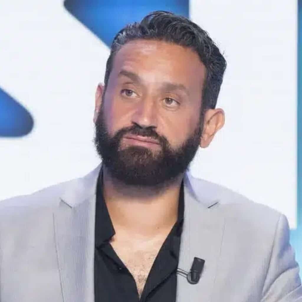 Cyril Hanouna : bientôt privé d’antenne, il provoque l’Arcom et annonce saisir la justice