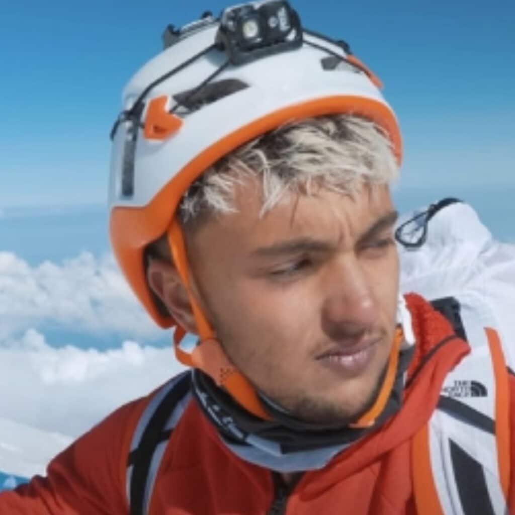 Inoxtag : de retour de l'Everest, le youtubeur avoue avoir failli y passer