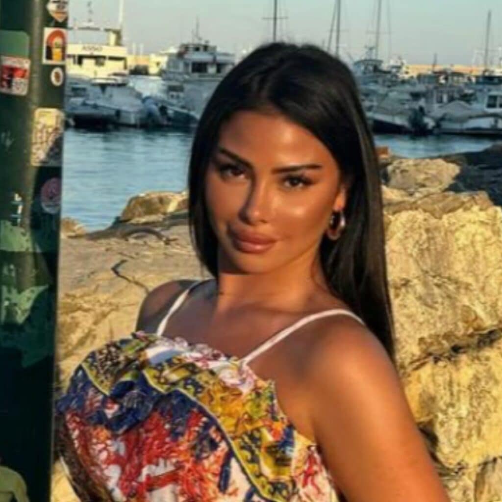 Maeva Ghennam : elle se montre voilée et annonce faire vœu d’abstinence