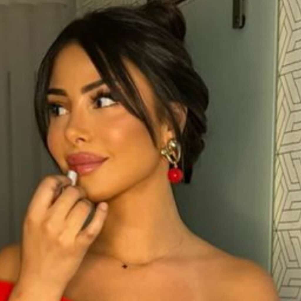 Maeva Ghennam : elle annonce être enceinte de trois semaines
