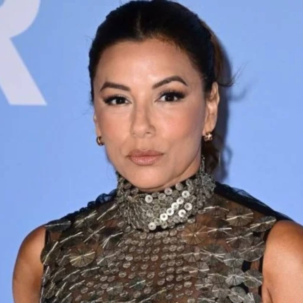 Eva Longoria : elle s’accroche à Vitaa, on a été obligés de les séparer en plein gala