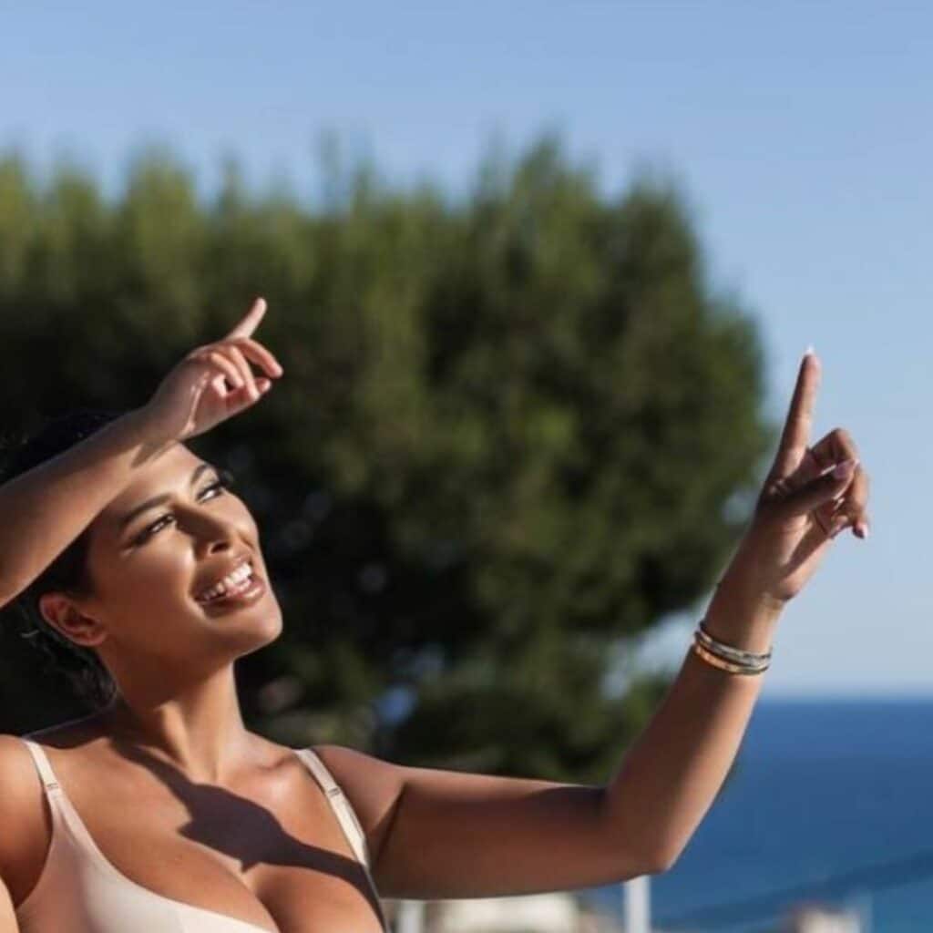 Ayem Nour : accusée d'avoir kidnappé son fils, elle s'exprime pour la première fois