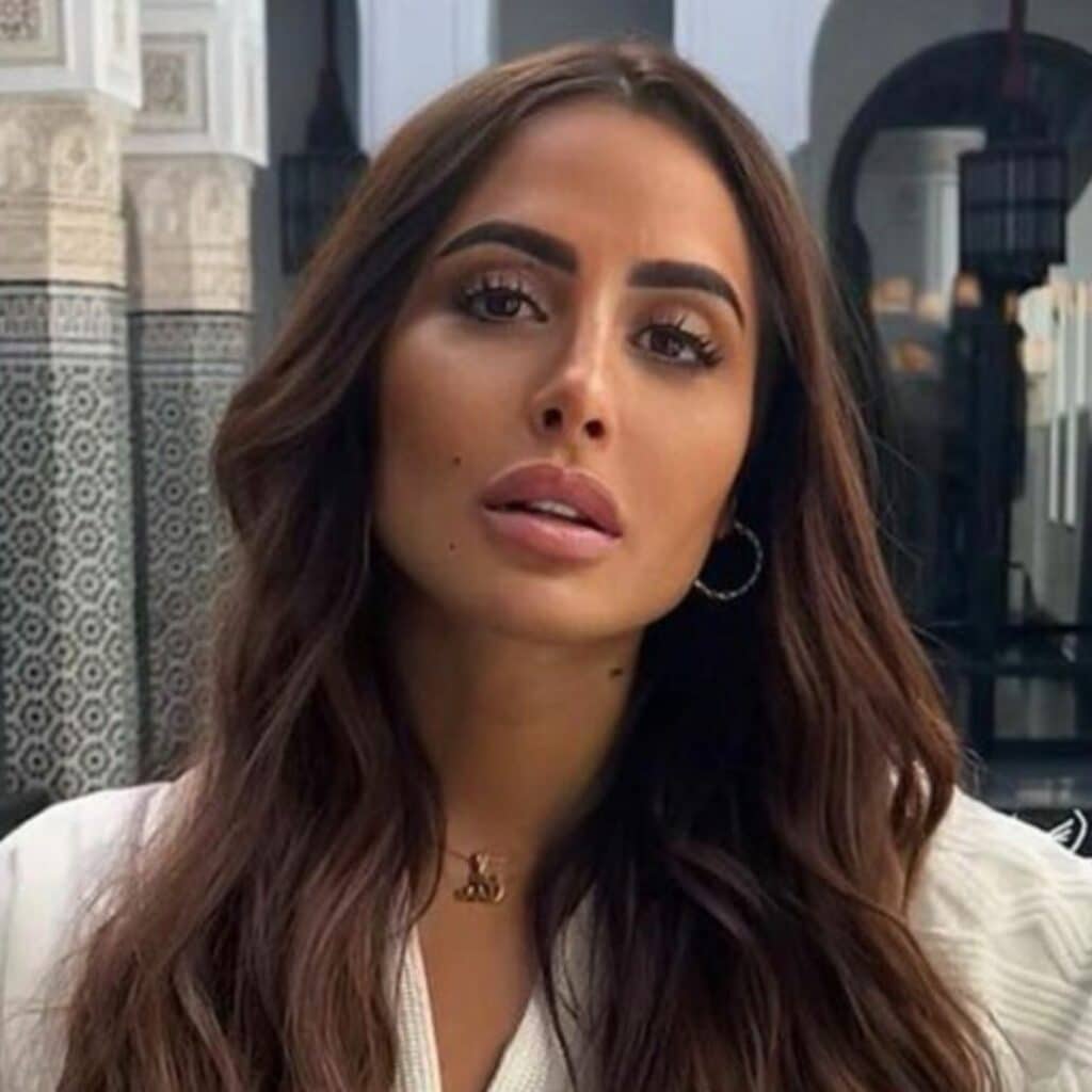 Marine El Himer : elle officialise son nouveau couple avec un bisou