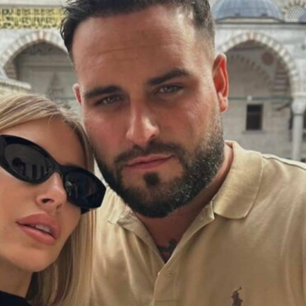 Nikola Lozina en couple : il présente sa chérie Stéphanie Clerbois à sa maman