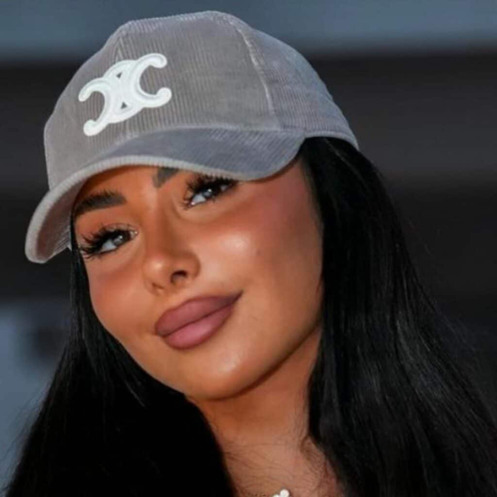 Maeva Ghennam : elle s'affiche sans filtre sur les réseaux sociaux, son visage interpelle