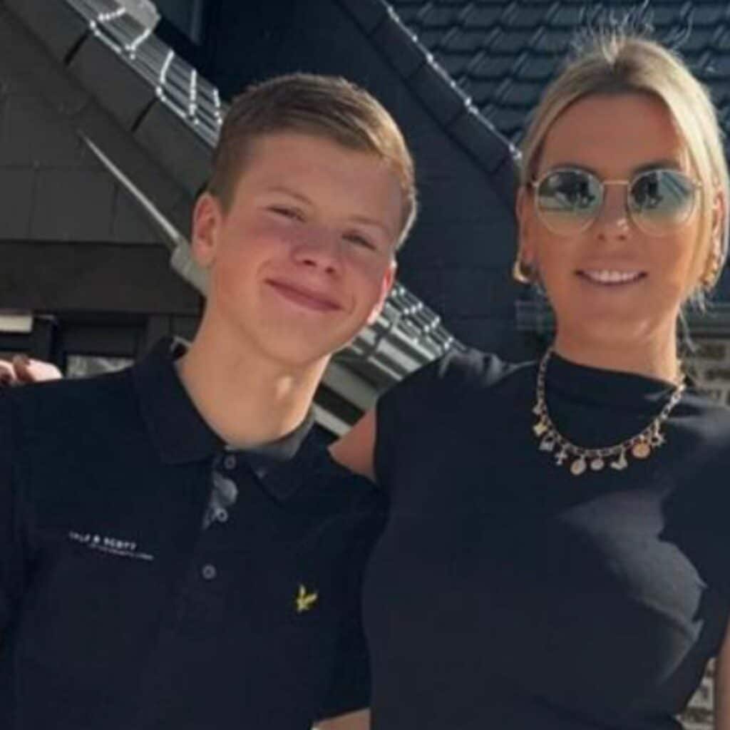 Amélie Neten : elle se confie sur sa réaction si son fils Hugo, 13 ans, lui annonce qu’il est gay