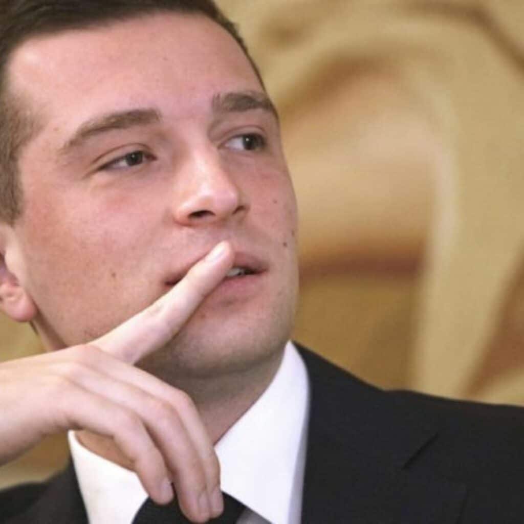 Jordan Bardella : l’homme politique comparé à l’influenceuse Léna Situations, ça ne passe pas 