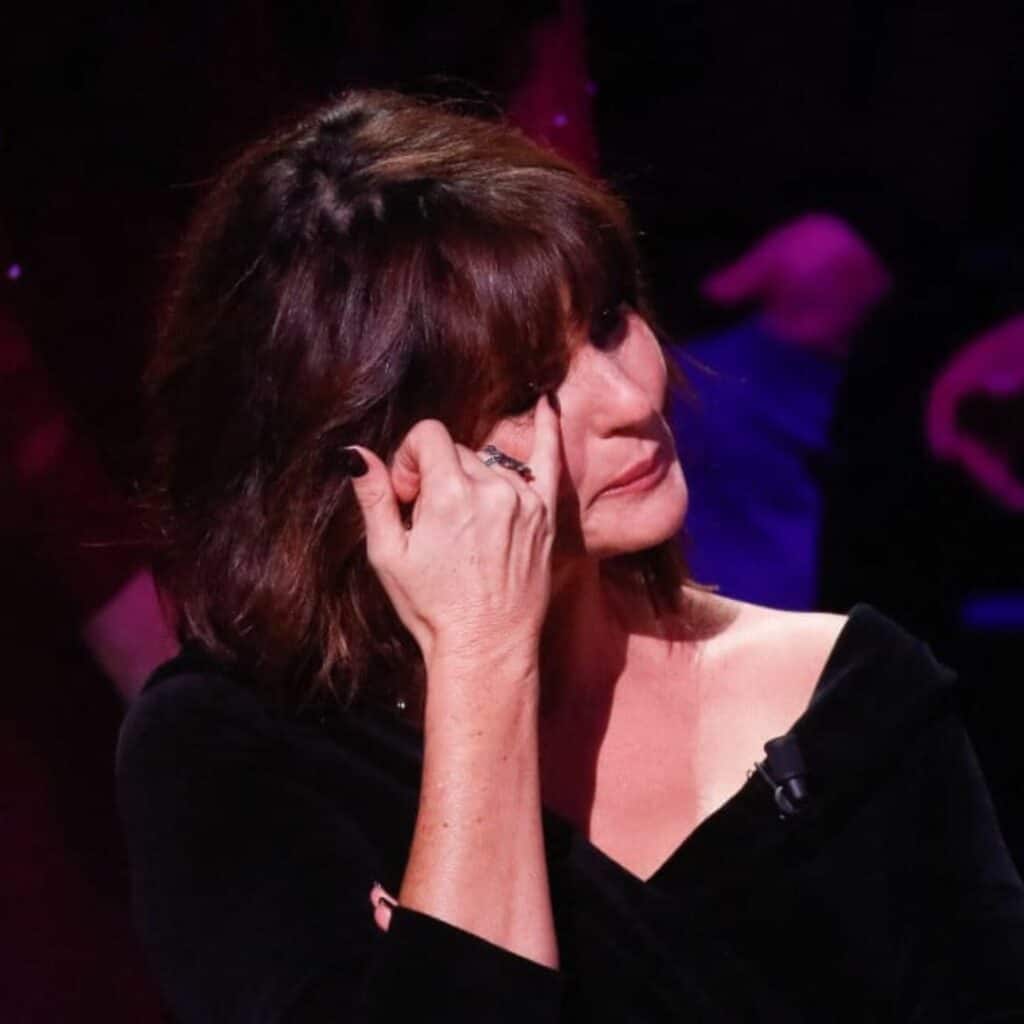 Faustine Bollaert éprouvée : elle n’arrive pas à oublier un être cher à son coeur récemment disparu 