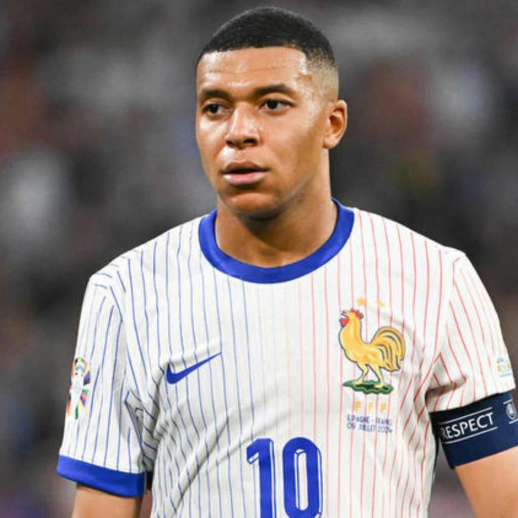 Kylian Mbappé : un cliché jugé compromettant lui vaut plusieurs critiques 