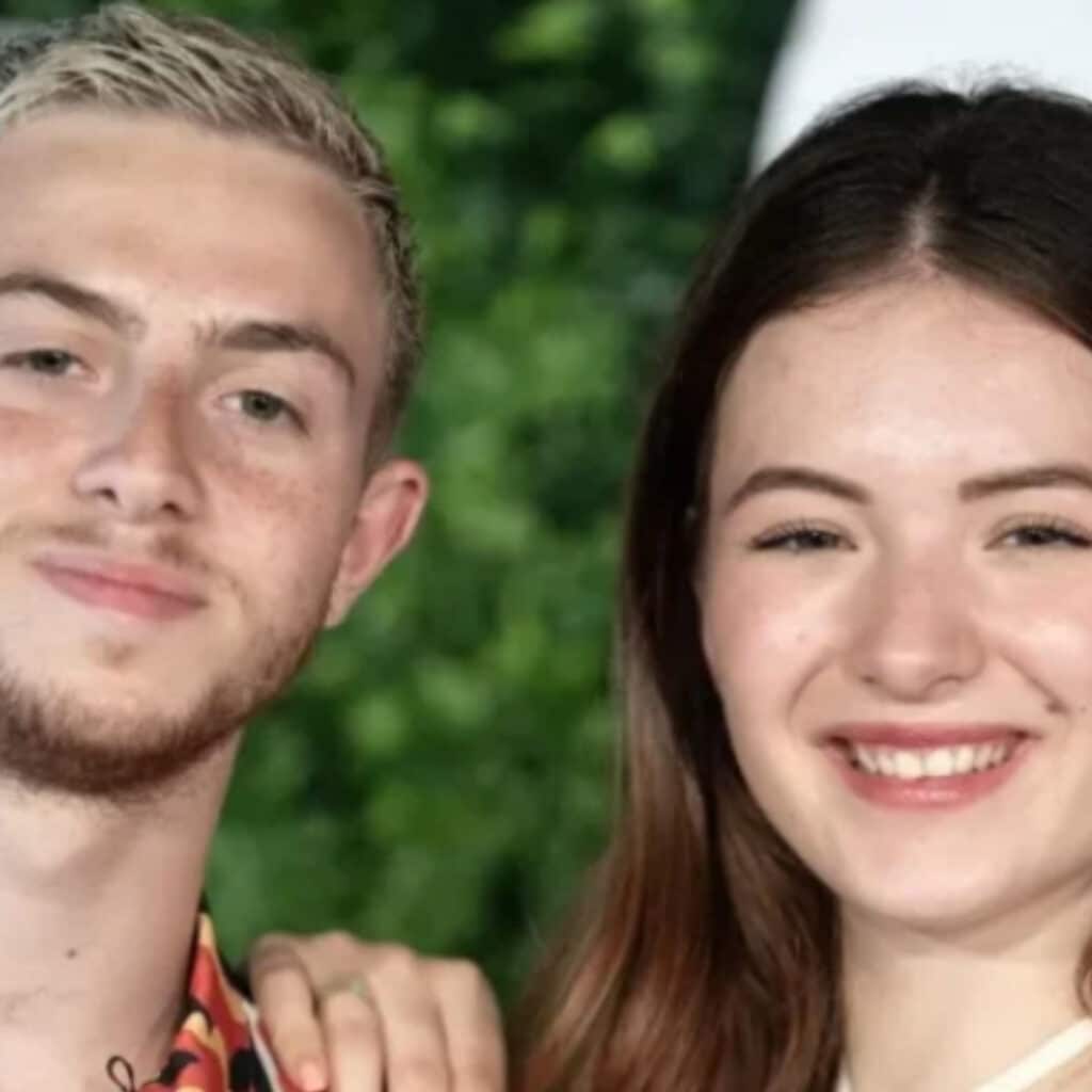 Michou : sa petite amie Elsa Bois inscrite sur Tinder ?
