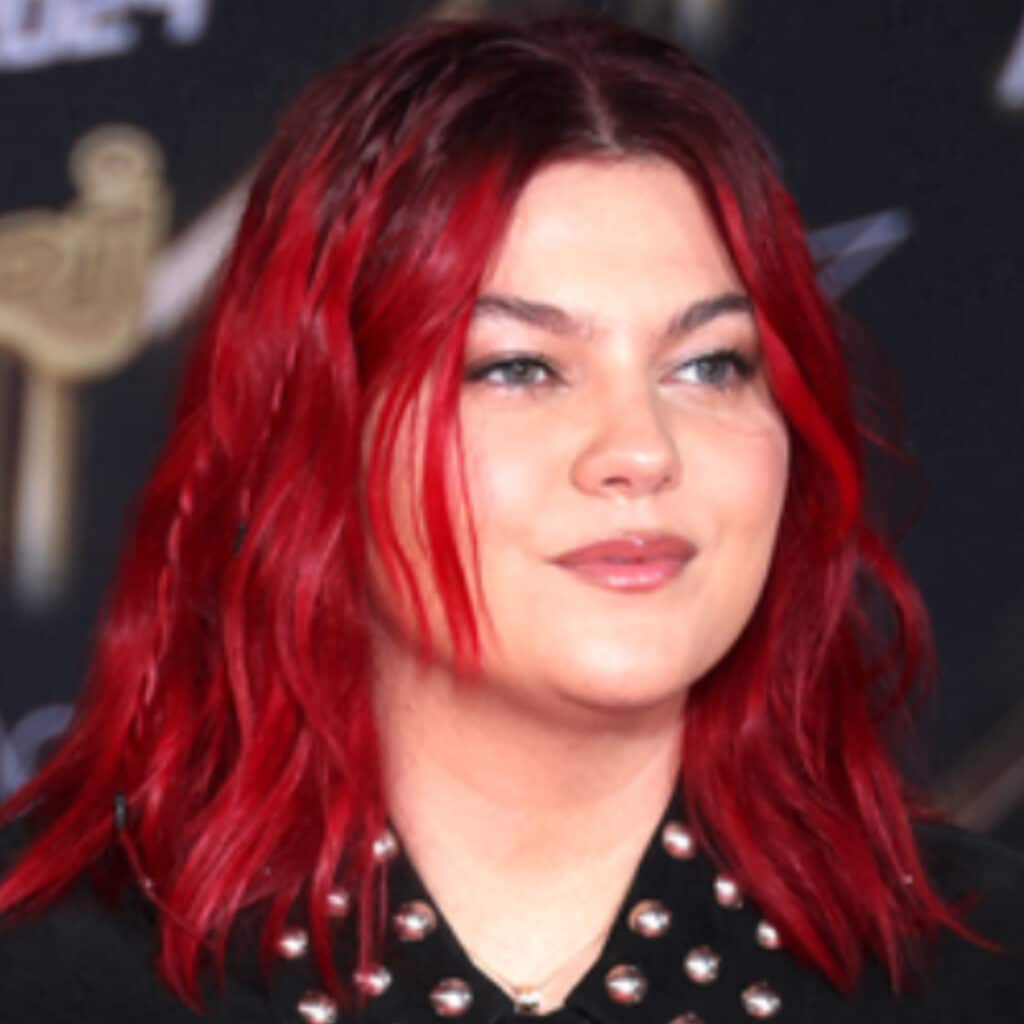 NMA 2024 : critiquée pour avoir chanté en play-back, Louane réagit après sa prestation