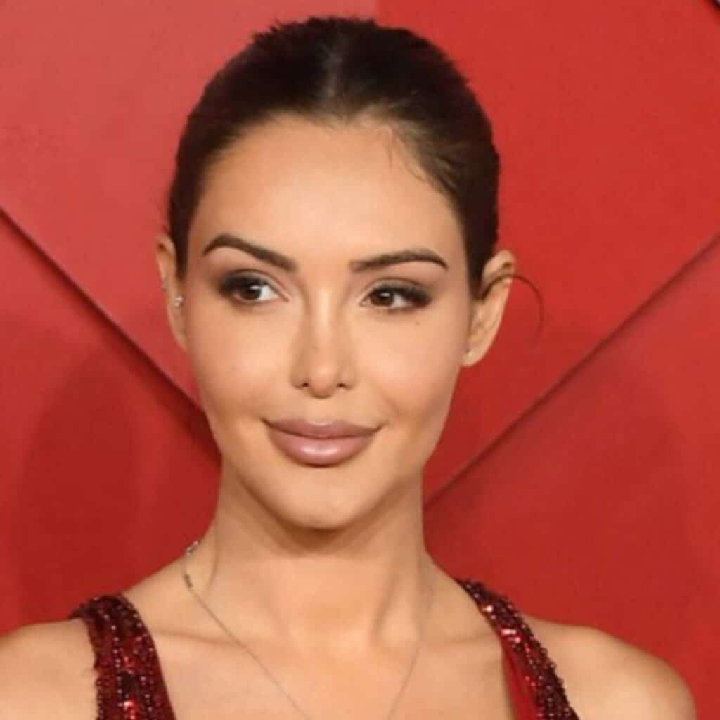 Nabilla : elle montre sa décoration de Noël, les internautes lui tombent dessus