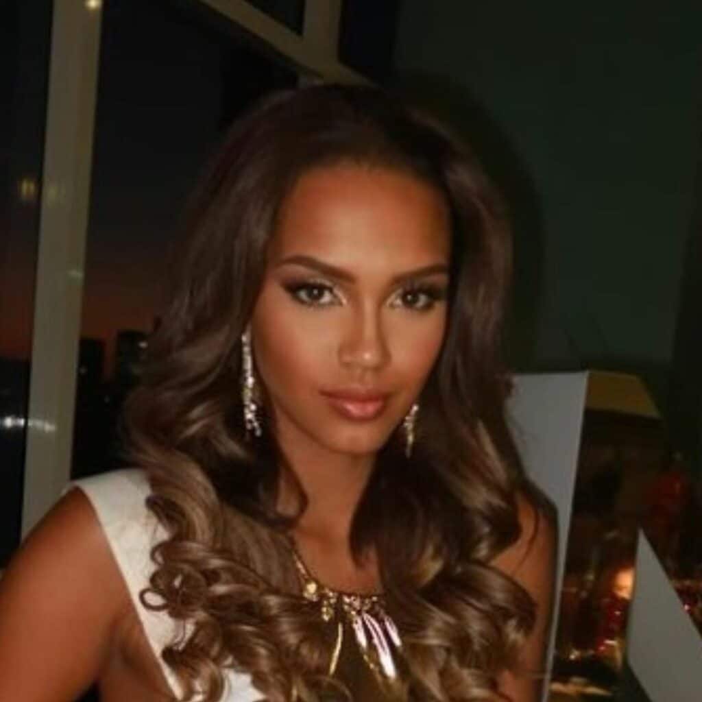 Miss Univers : Indira Ampiot frôle la chute, elle dit tout sur cet instant de stress