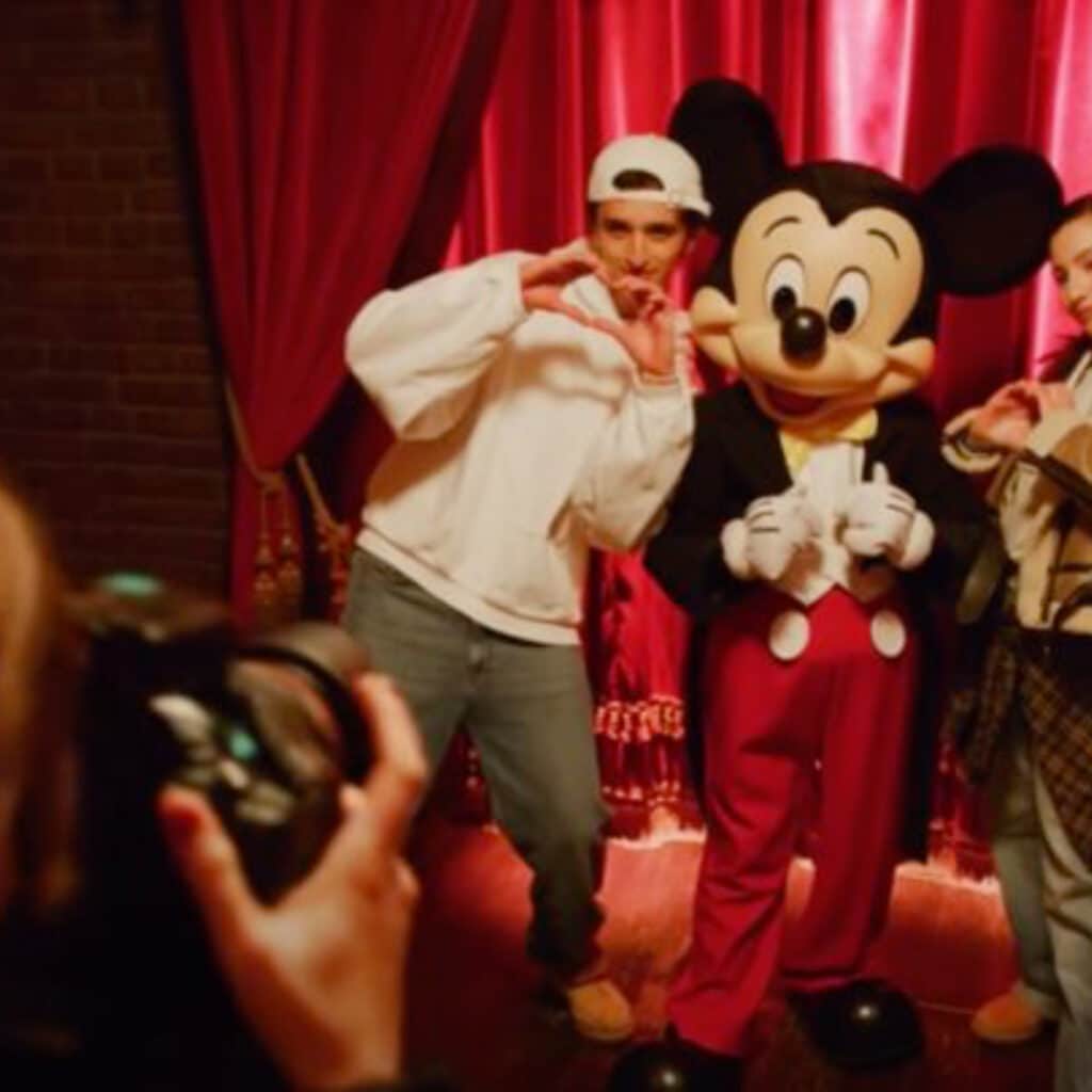 Lénie (Star Academy) : son clip à Disneyland Paris avec un acteur de Plus Belle la Vie plaît beaucoup