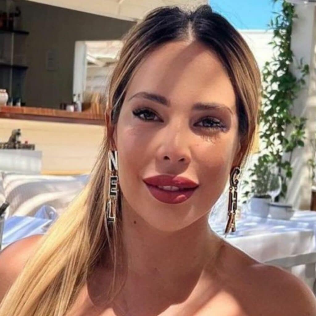 Kim Glow : ses retouches sur ses photos de Noël font réagir la Toile