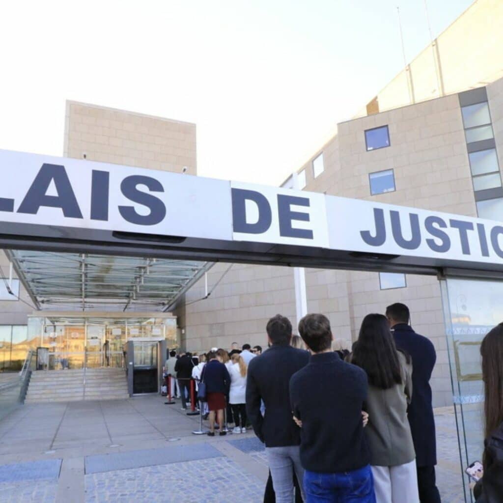 Procès de Mazan : on sait pourquoi une avocate a chanté du Cabrel face à la cour interdite 