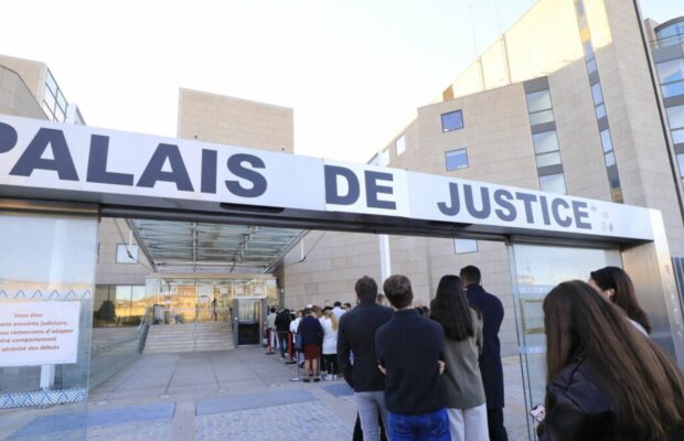 Procès de Mazan : on sait pourquoi une avocate a chanté du Cabrel face à la cour interdite 