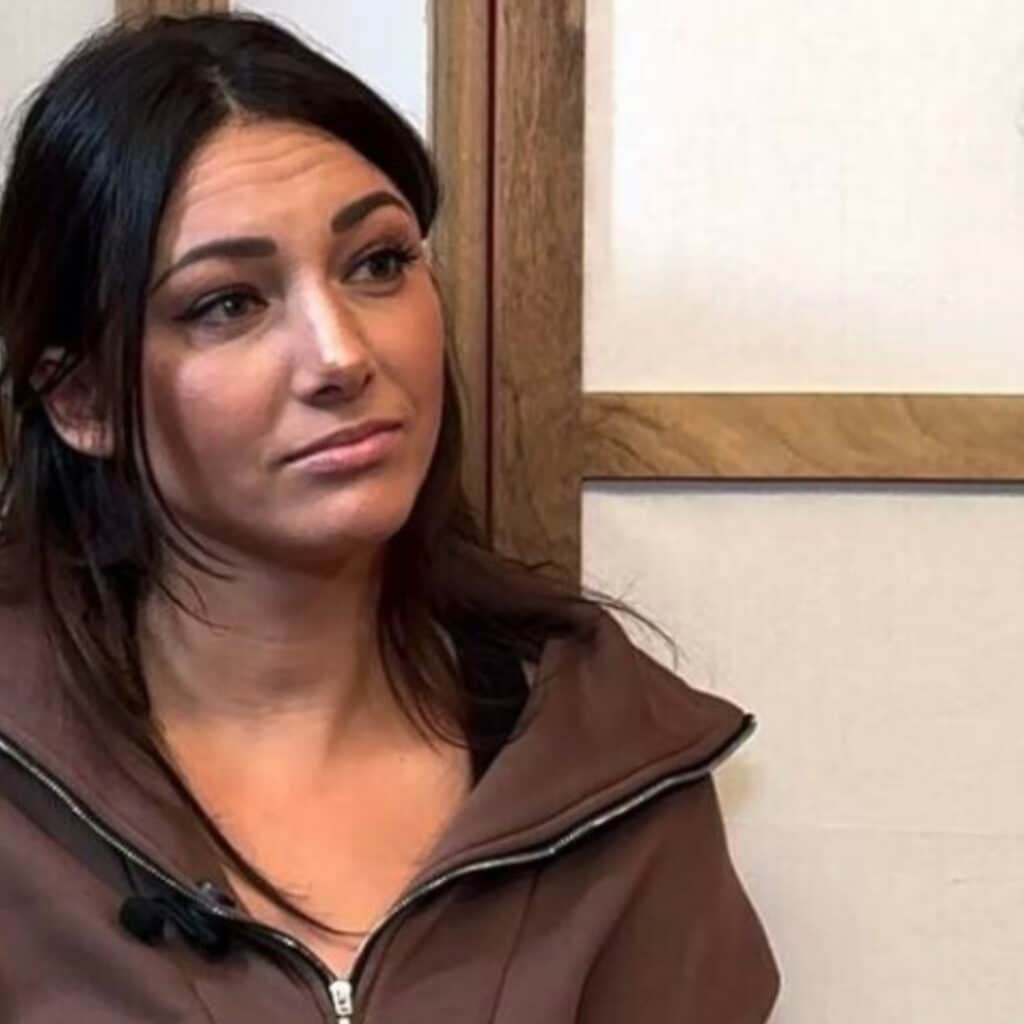 Delphine Wespiser : en larmes, elle se confie sur son ex-compagnon très problématique