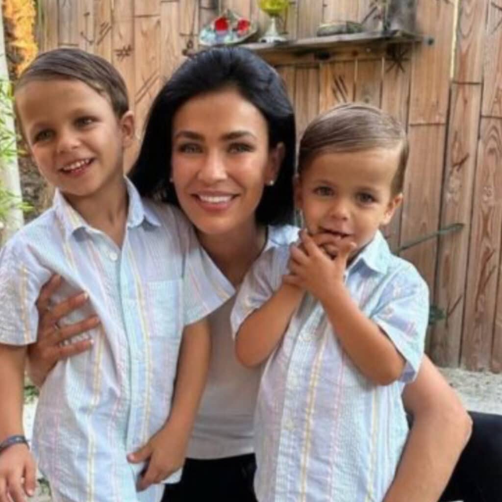 Julie Ricci : sur le point de se séparer de ses fils, son attitude interpelle