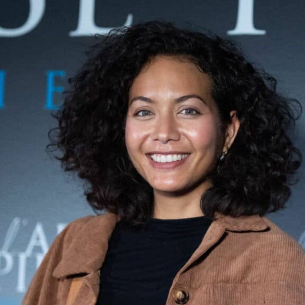 Vaimalama Chaves : elle se montre sans haut et fait réagir les internautes