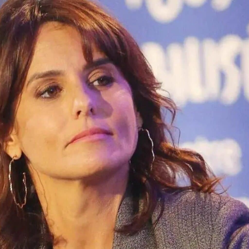 Faustine Bollaert : elle confie avoir besoin d’un suivi psychologique