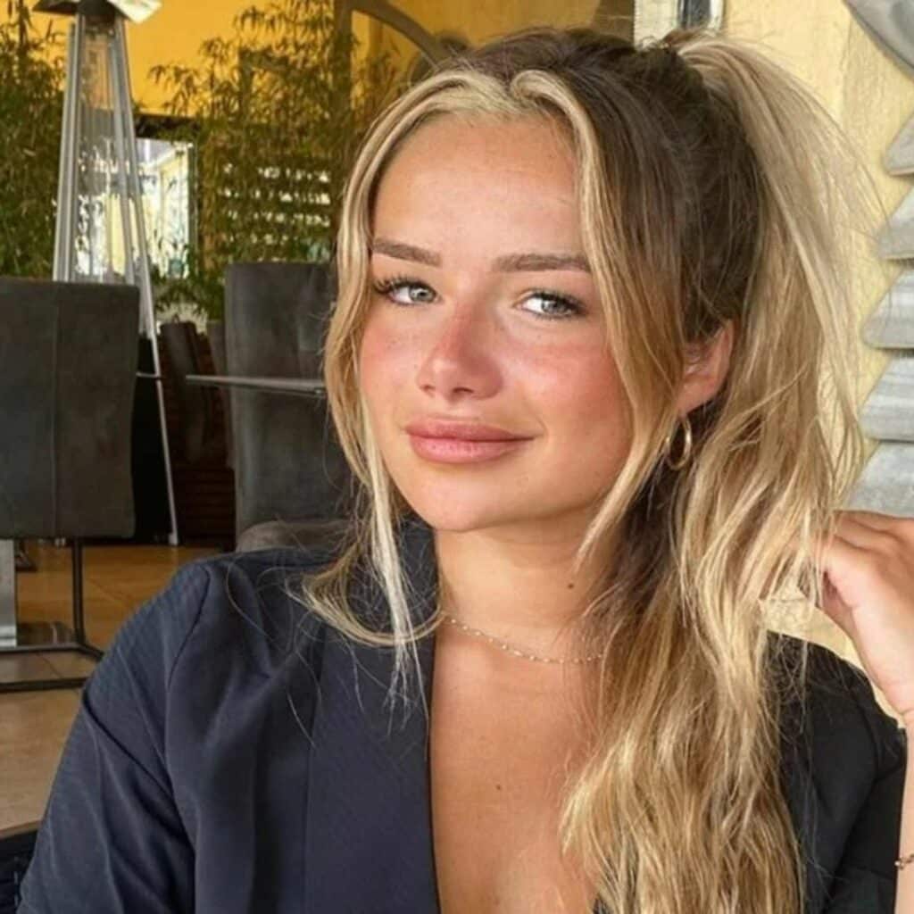 Victoria Mehault : elle affiche une internaute qui critique son fils