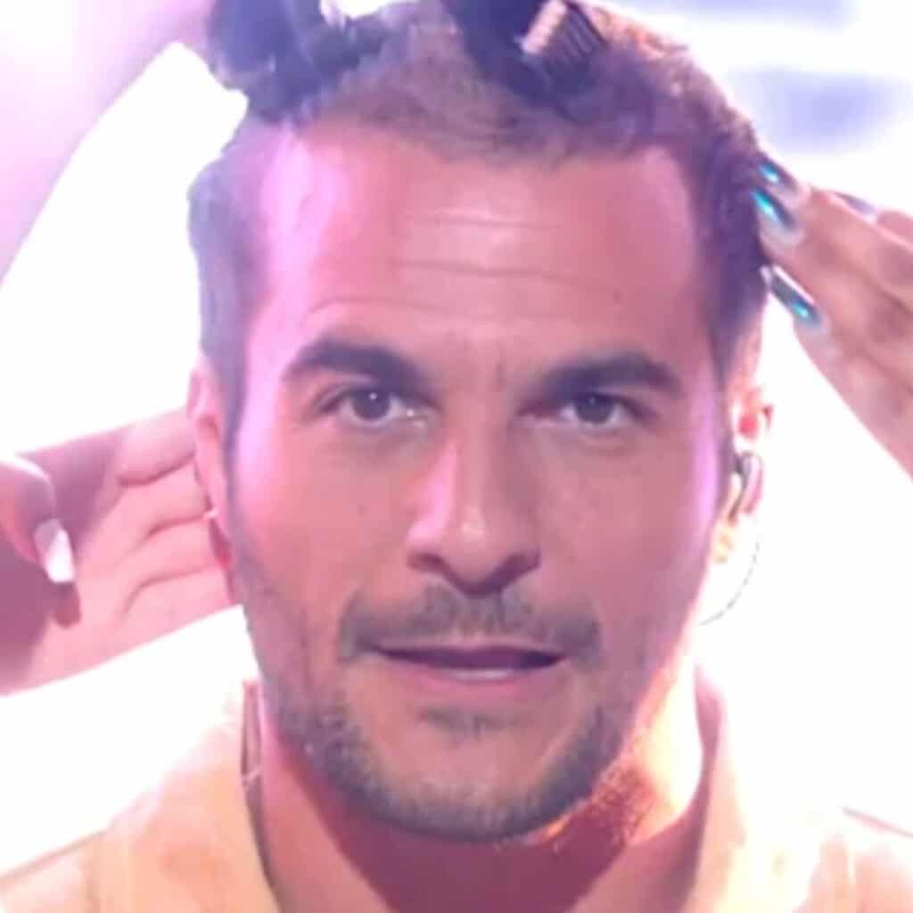 Amir : il explique la vraie raison qui l'a poussé à se raser la tête durant les NRJ Music Awards
