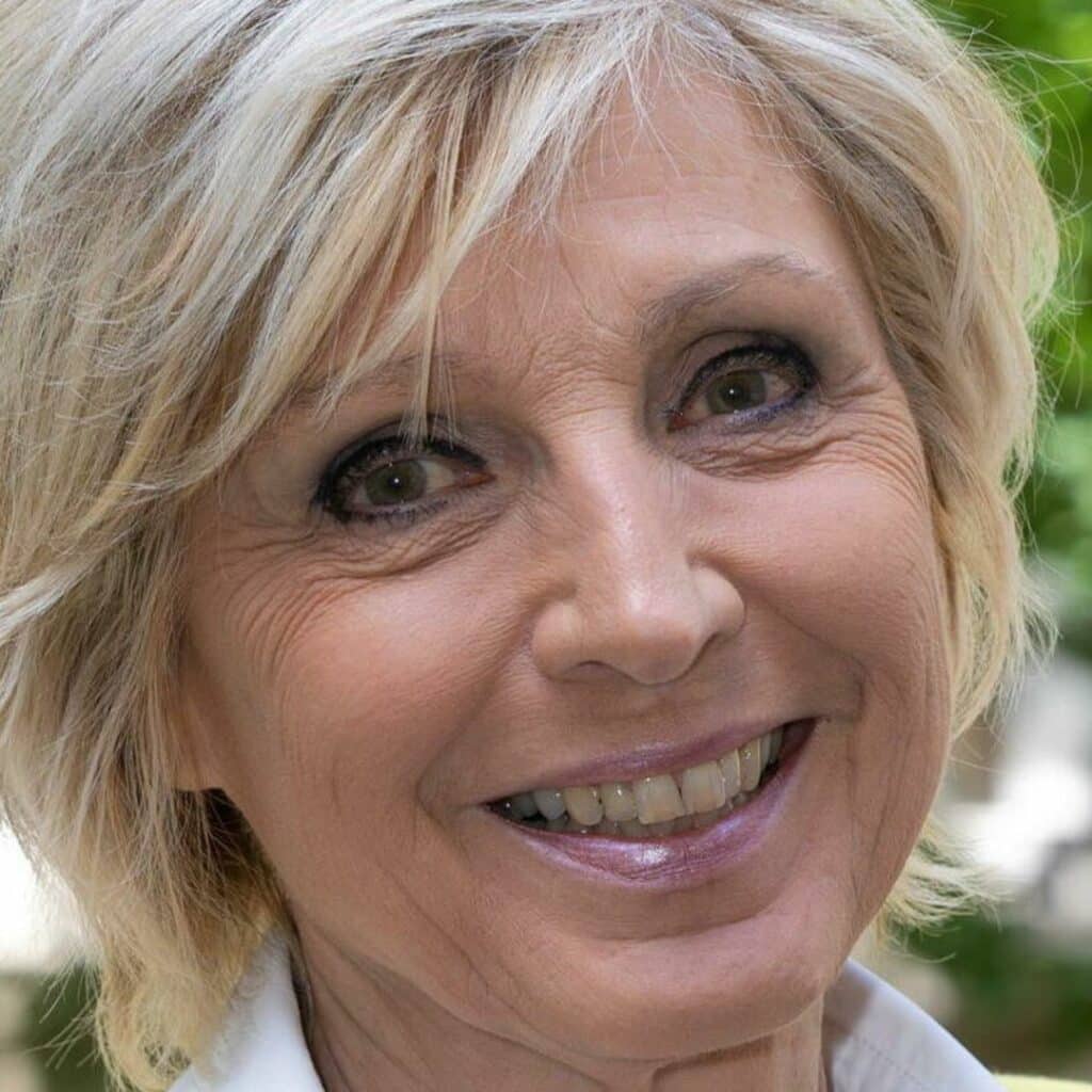 Evelyne Dhéliat, 76 ans : interrogée sur son secret de jouvence alors qu'elle ne semble pas vieillir