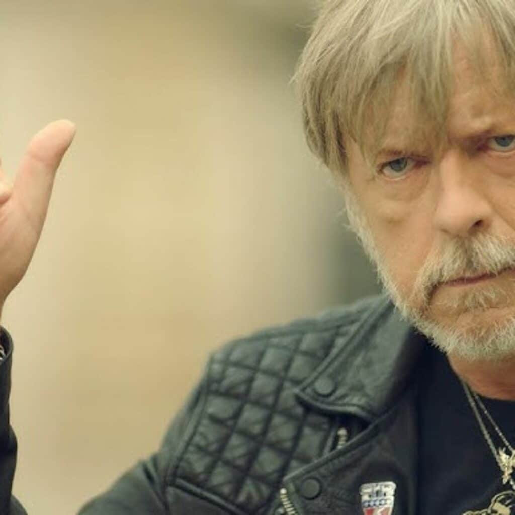 Renaud, 72 ans : filmé dans un supermarché, les internautes ne le reconnaissent pas
