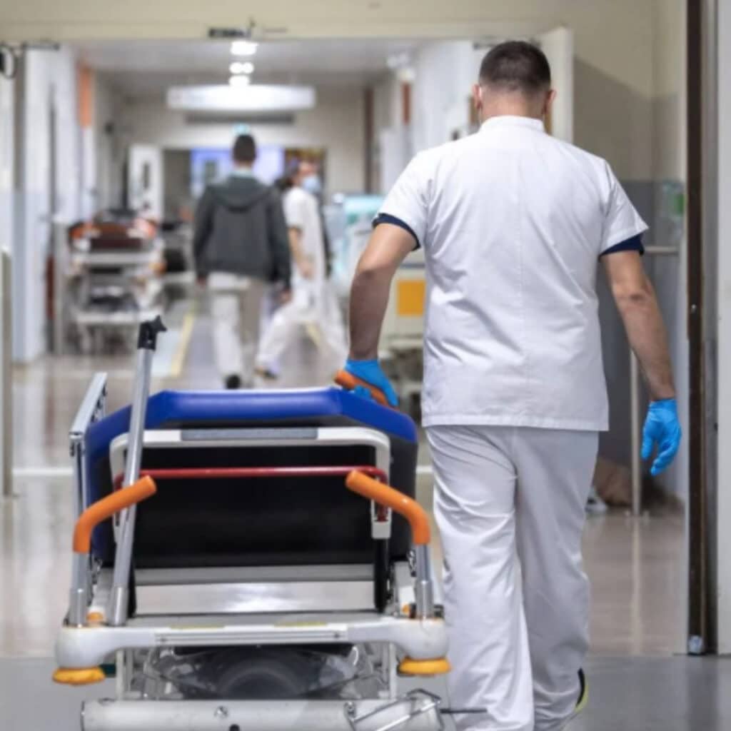 Essonne : une patiente de 20 ans perd la vie aux urgences après des heures d'attente