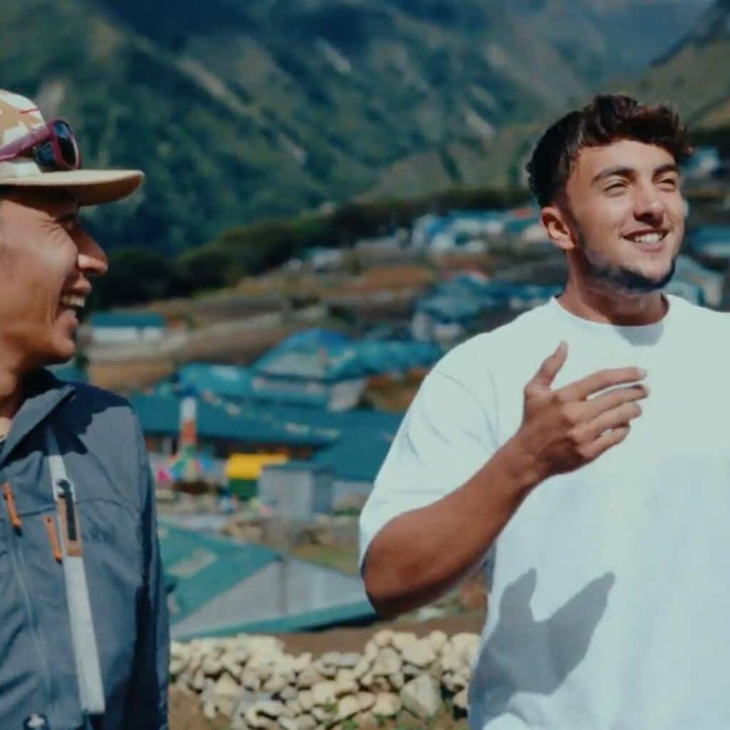 Inoxtag : le Youtubeur a préparé une surprise à Manish le sherpa qui l’a aidé à gravir l’Everest