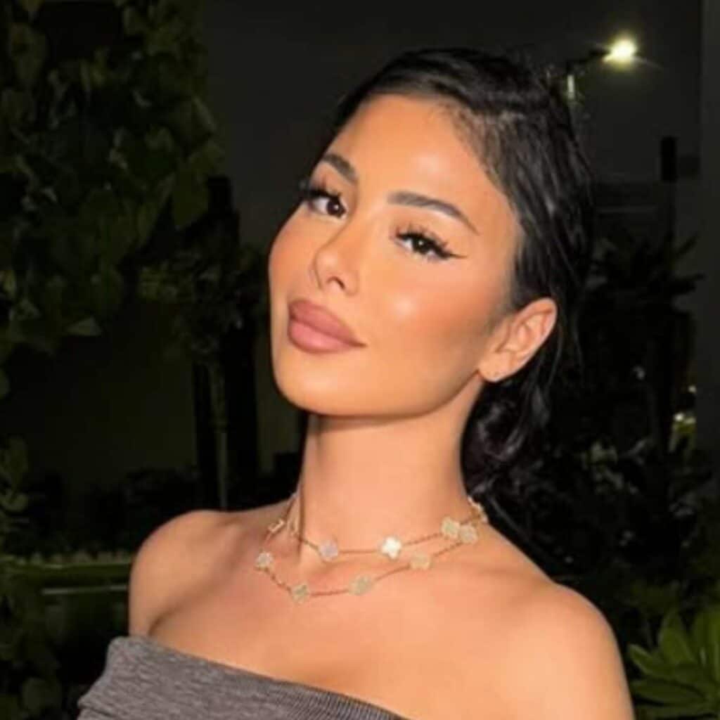 Maeva Ghennam : en couple, elle s'affiche avec son nouveau chéri