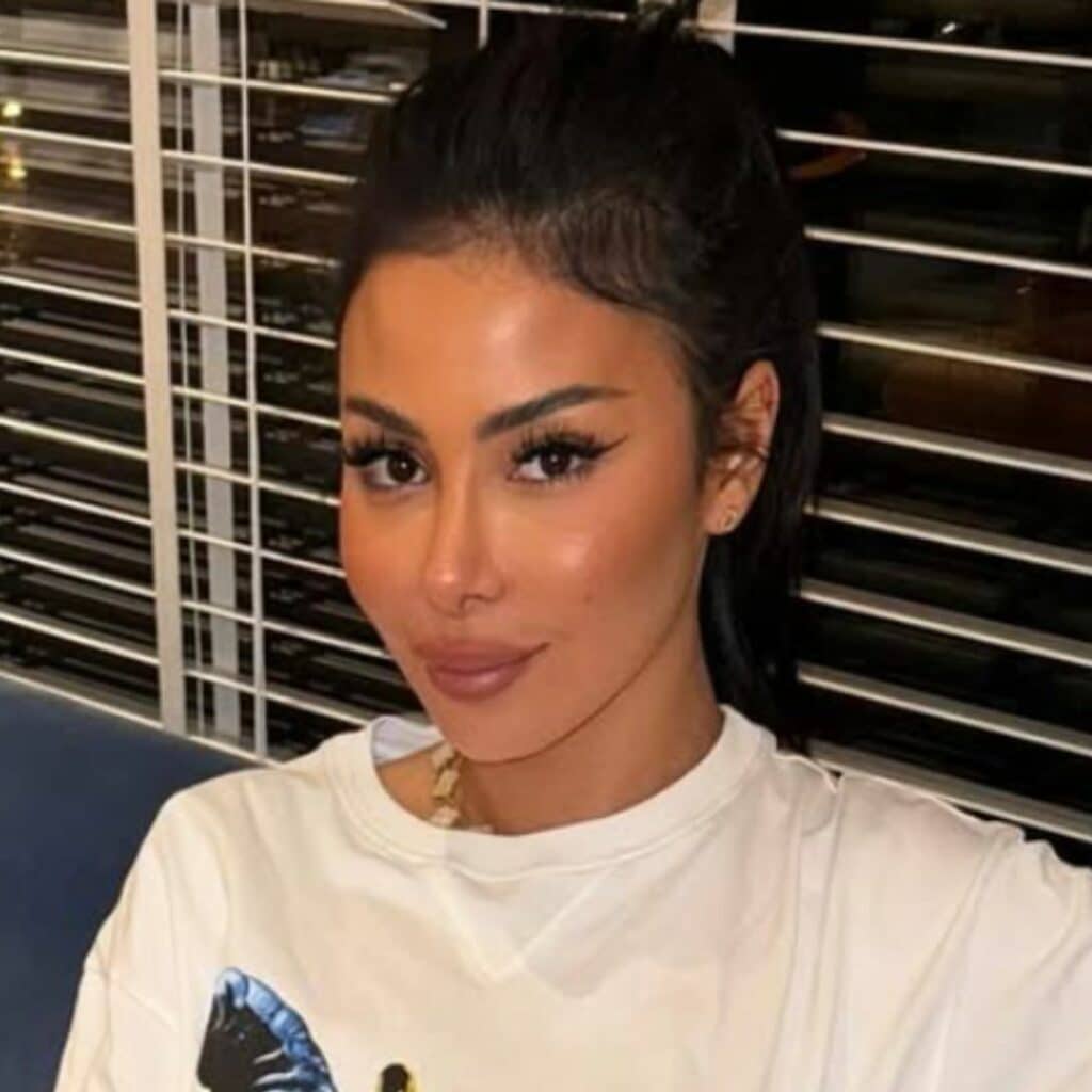 Maeva Ghennam : une vidéo d’elle avec sa femme de ménage dérange les internautes