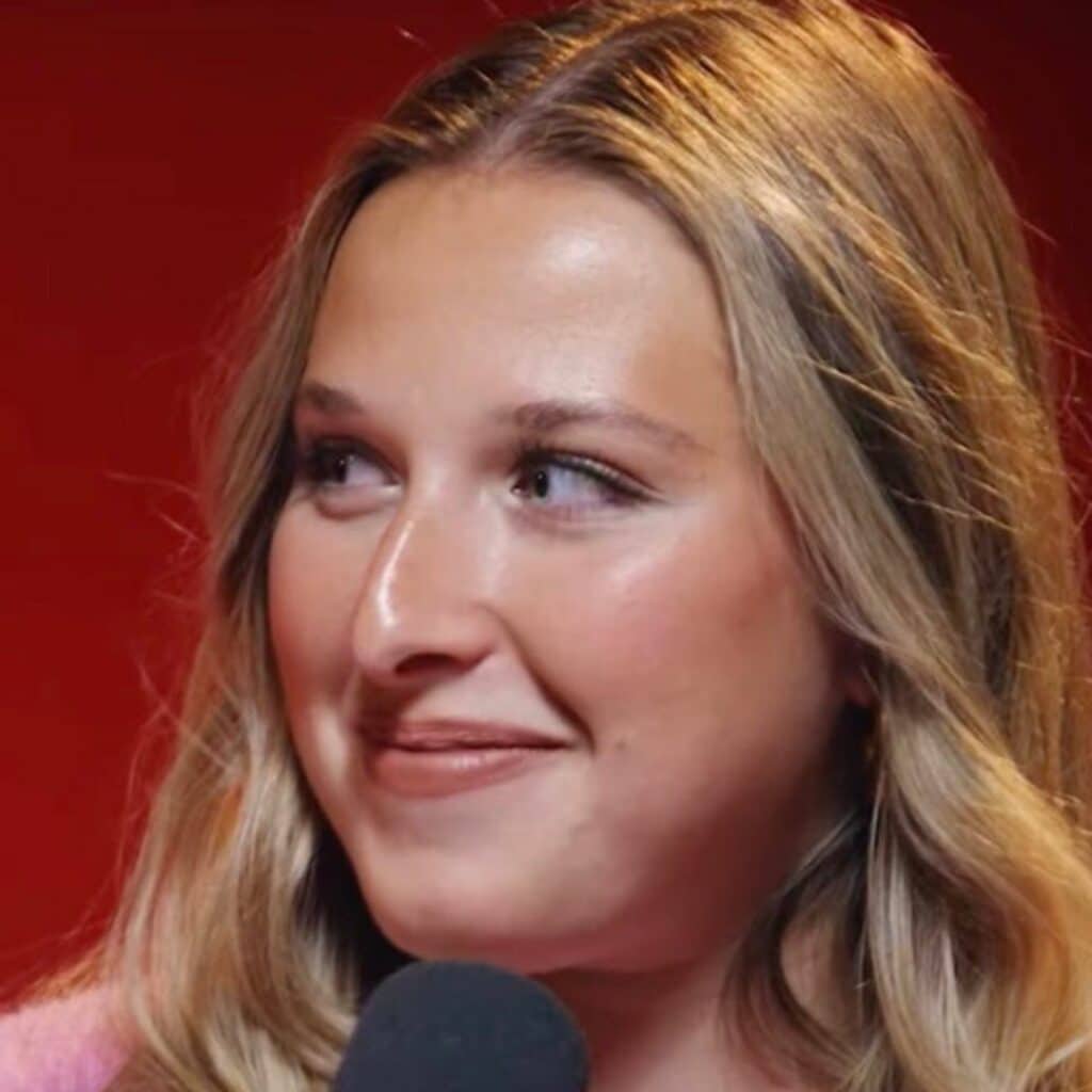 Héléna Bailly : la chanteuse avoue toujours souffrir de complexes physiques