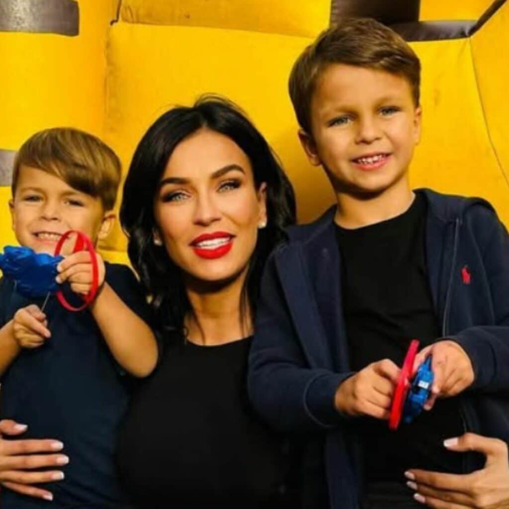 Julie Ricci : deux mois après leur déménagement à Malte, ses fils reviennent vivre avec elle