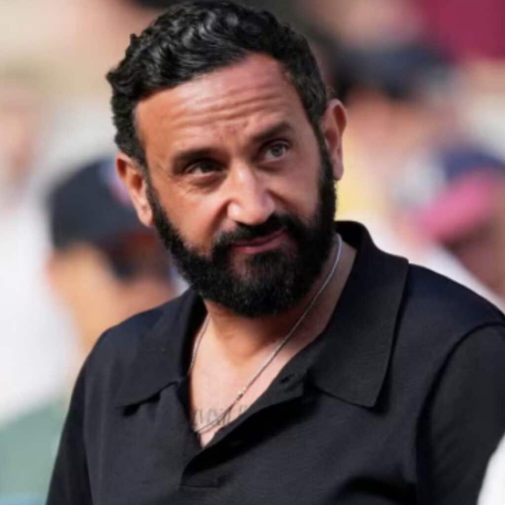 Cyril Hanouna : ce SMS de menace que l'animateur aurait envoyé à une personnalité