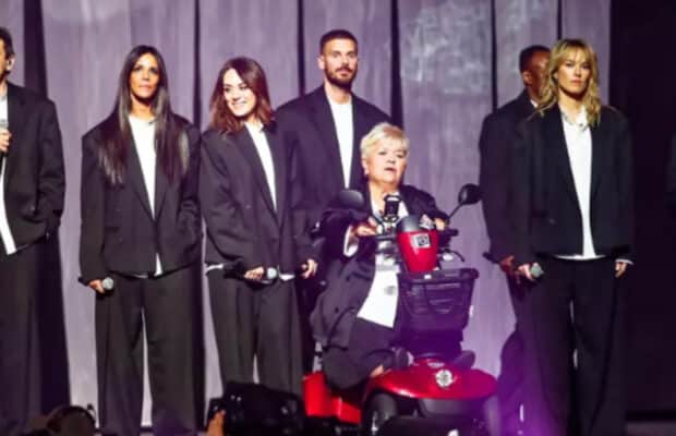 Les Enfoirés 2025 : Mimie Mathy explique pourquoi elle est apparue en fauteuil roulant lors du concert