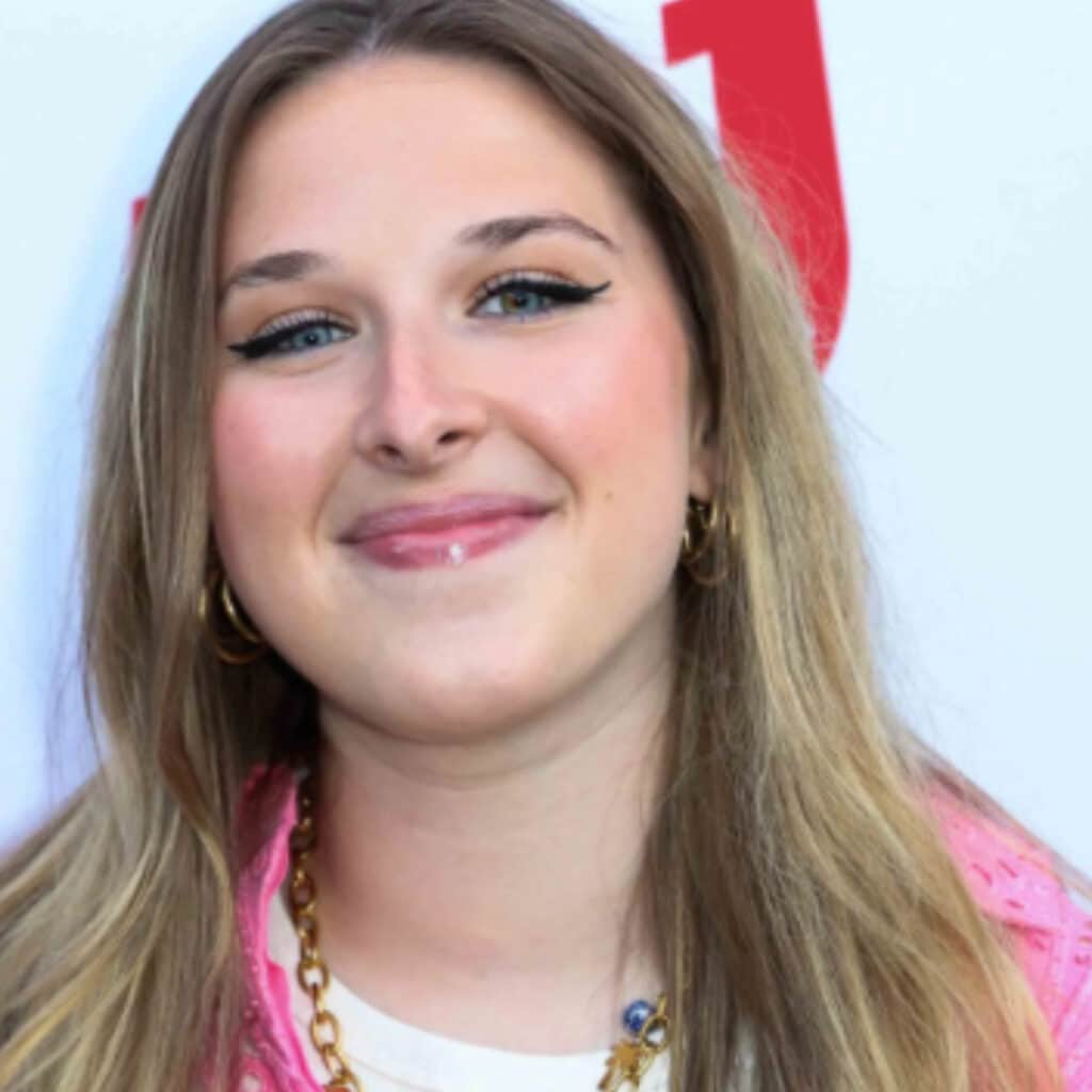 Héléna Bailly : elle montre le message de sa maman qui est inquiète pour la sortie de son premier album