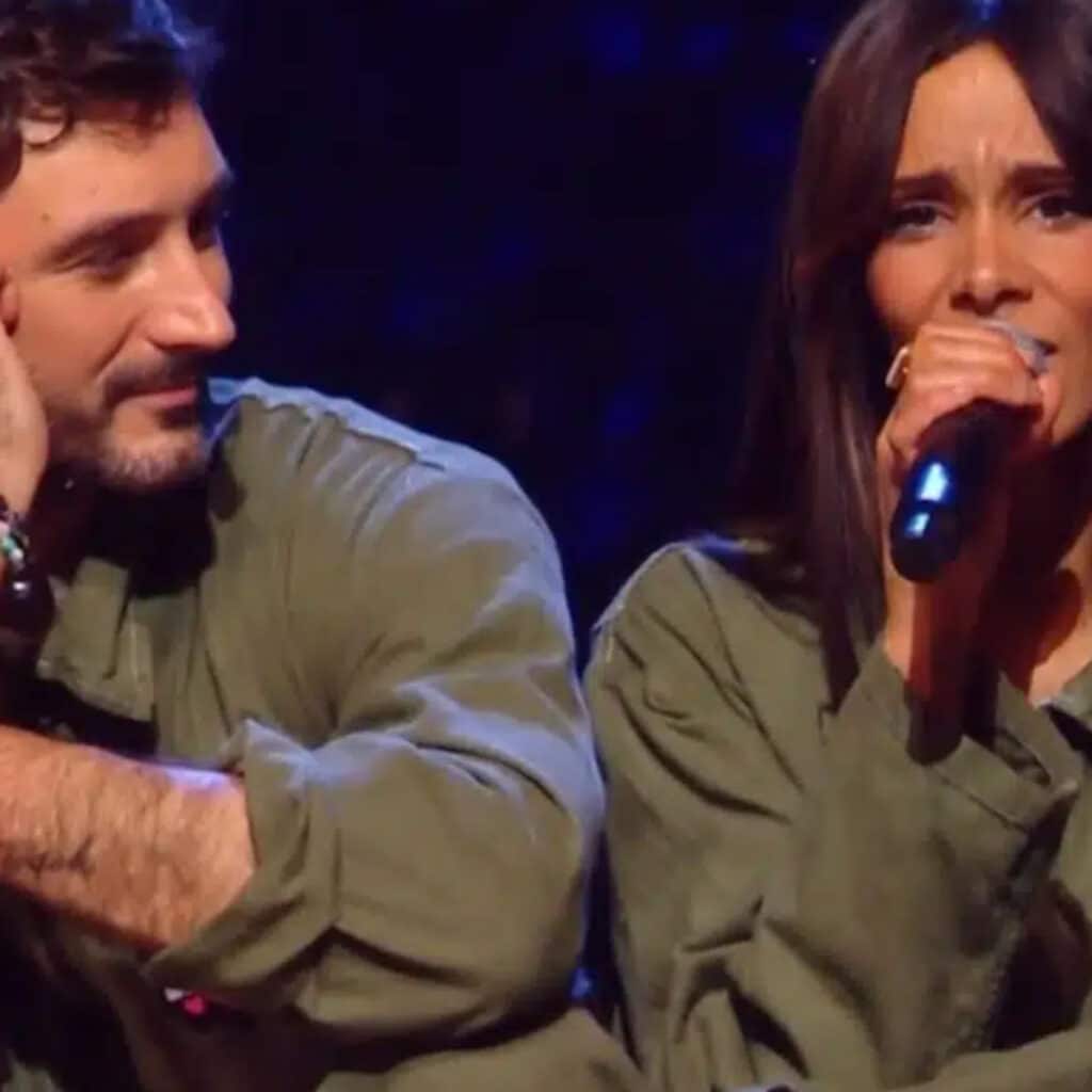 Les Enfoirés 2025 : Shy'm et Jérémy Ferrari aperçus très proches durant le concert