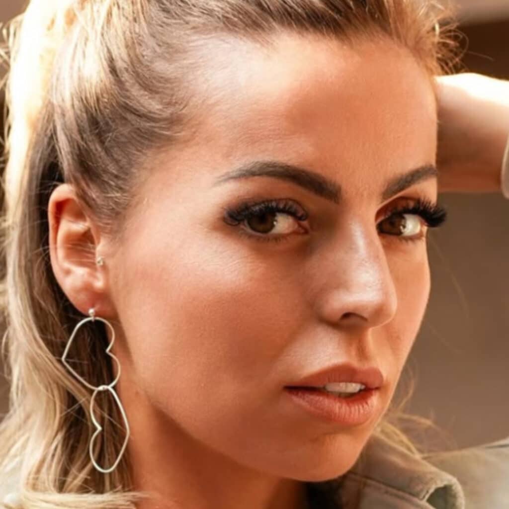 Hillary (Les Apprentis Aventuriers) : enceinte de son troisième enfant ?