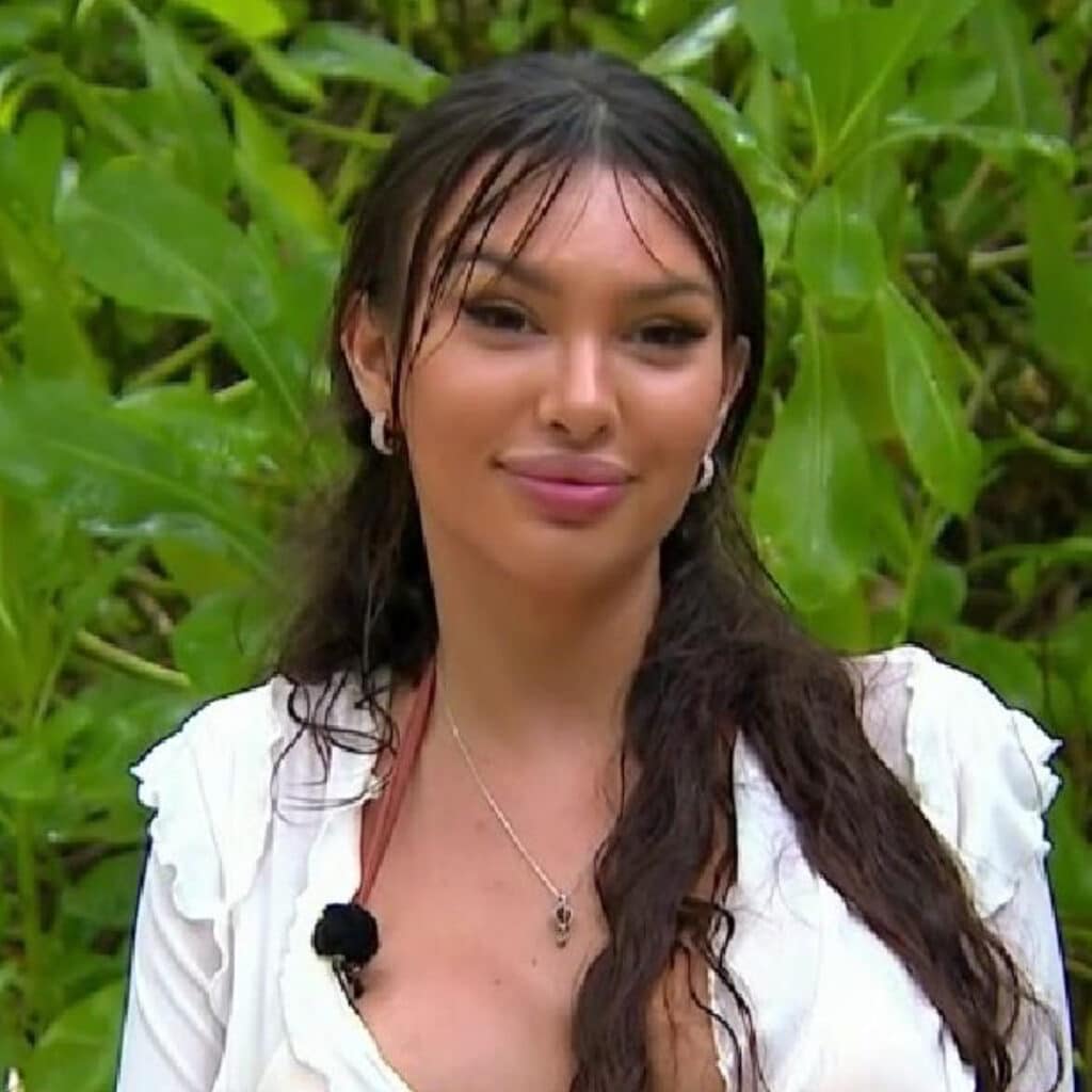 Sandra (L’île de la Tentation) : elle se montre avant d’avoir fait de la chirurgie