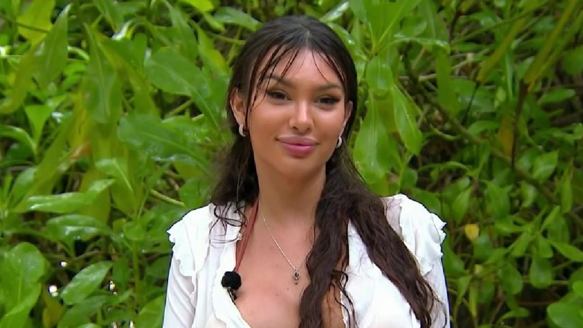 Sandra (L’île de la Tentation) : elle se montre avant d’avoir fait de la chirurgie